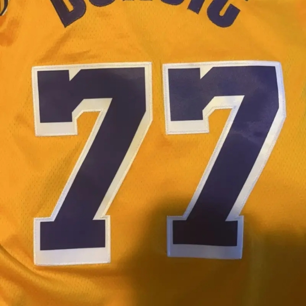 Luka Doncic Los Angeles Lakers Yellow Basketball Jersey SIZE XL ... BRAND NEW - Picture 11 of 12